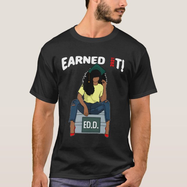 Camiseta Recebeu Doutorado Em Educação D Doutorado Preto (Frente)
