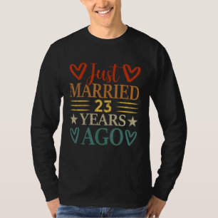 Camiseta Recem casados 23 anos atrás engraçado 23º aniversá