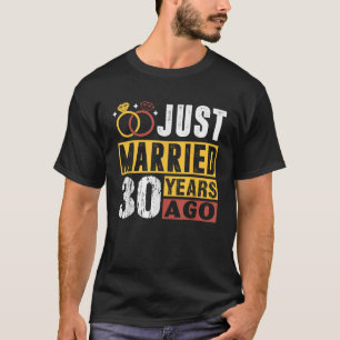 Camiseta Recem casados 30 Anos Atrás 30 de Casamento