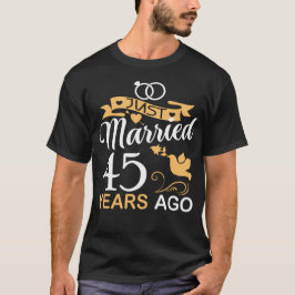 Camiseta Recem casados 45 Anos Atrás.45 Aniversário de Casa