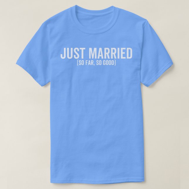 Camiseta Recem casados Até Agora Tão Bom Casamento Noiva Co (Frente do Design)