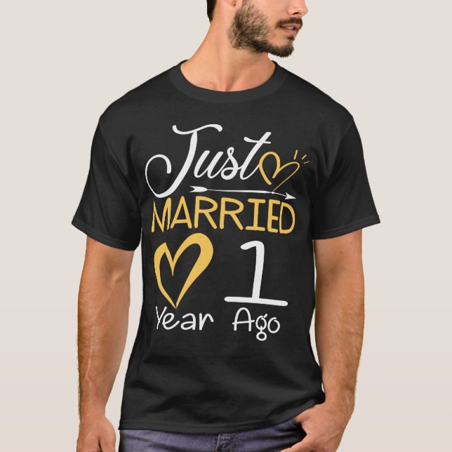 Camiseta Recem casados de 1 Ano de Casamento de ruas (Frente)