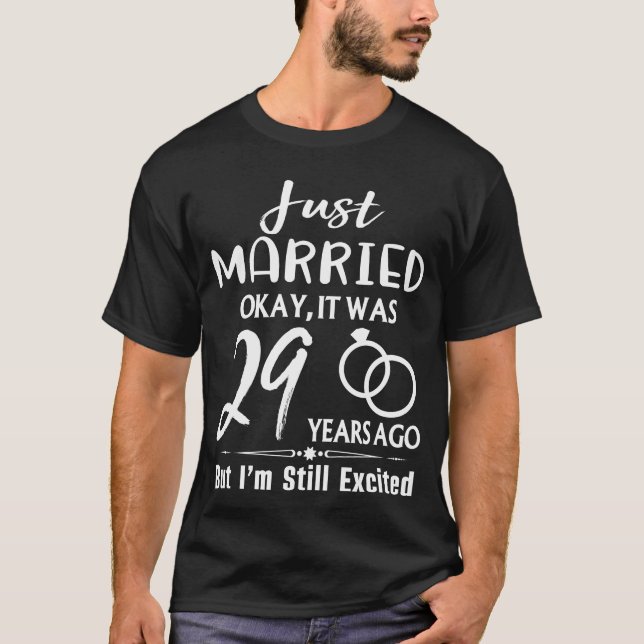 Camiseta Recem casados De 29 Anos Atrás (Frente)