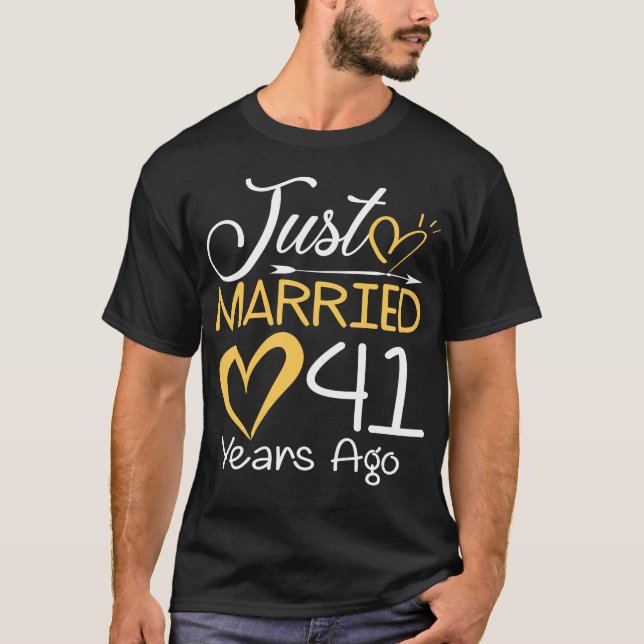 Camiseta Recem casados de 41 anos de rua de casamento (Frente)