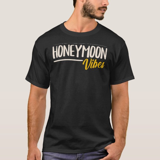 Camiseta Recem casados De Honeymoon Vibes Nova Noite E Gr (Frente)