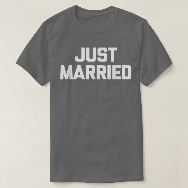 Camiseta Recém-Casados Presente Divertido Lua de Mel Noivo  (Frente do Design)