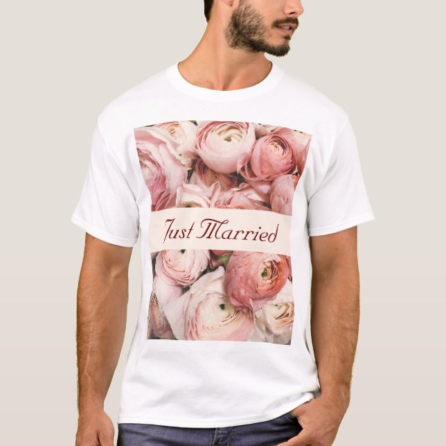 Camiseta Recem casados, Rosas Rosa, o amor está no ar (Frente)