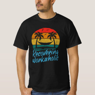 Camiseta Recuperando Workaholic   T-Shirt de Férias Engraça