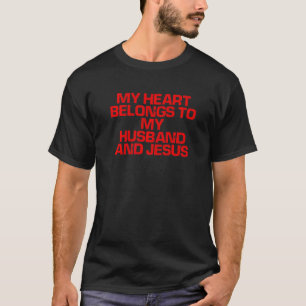Camiseta Red Dizendo Que Meu Coração Pertence Ao Meu Marido