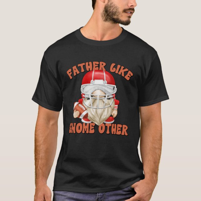 Camiseta Red Fathers Day Gnome For Football Grandpa  Dad Sa (Frente)