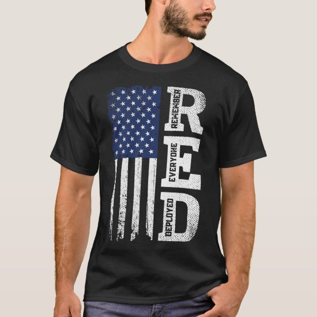 Camiseta RED Friday, Remember Everyone Deployed US Flag Arm (Frente)