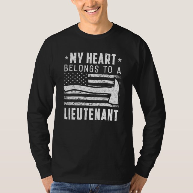 Camiseta Red Line Flag  My Heart Belongs To A Lieutenant Fi (Frente)