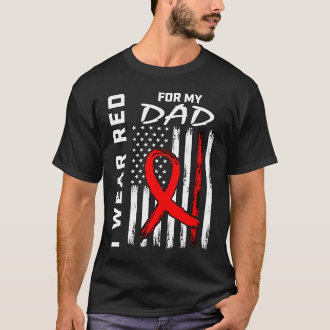 Camiseta Red Ribbon Dad Heart Disease Awareness American Fl (Frente)