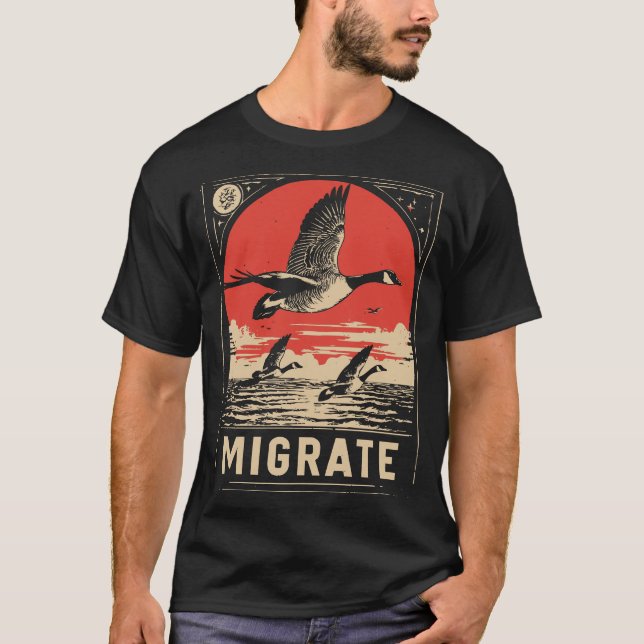 Camiseta Red Sun Migrating Geese | Retrato de Formação de A (Frente)