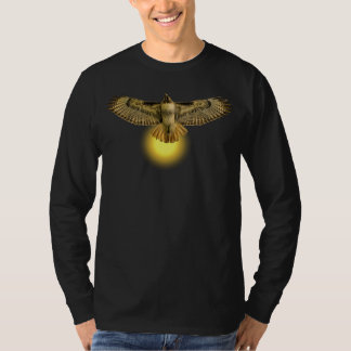 Camiseta Red Tailed Hawk Flying Into the Sun