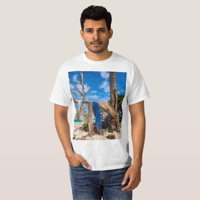 Camiseta Redes de pesca que secam na praia (Frente Completa)
