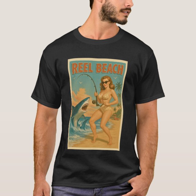 Camiseta Reel Beach Shark Fishing Pin-Up Retro Coastal Life (Frente)