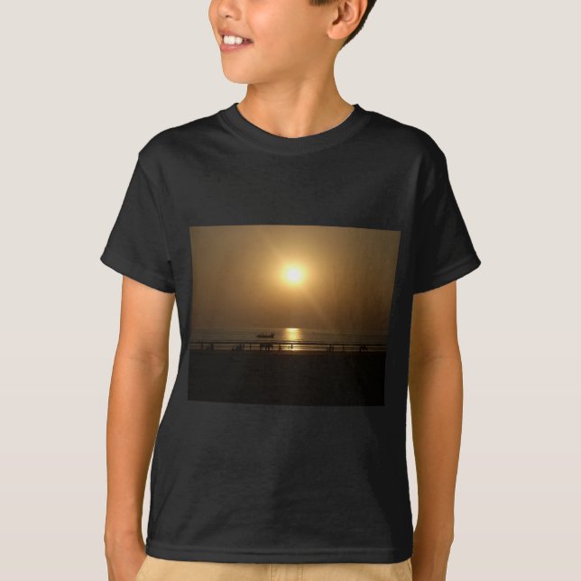 Camiseta Reflexão Sunset no Verão ouro na Praia (Frente)