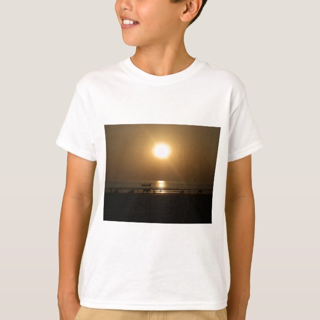 Camiseta Reflexão Sunset no Verão ouro na Praia (Frente)