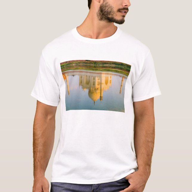 Camiseta Reflexo mundial do templo Taj Mahal em (Frente)