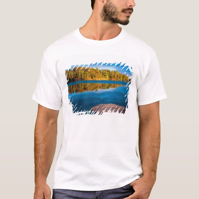 Camiseta Reflexões da primeira noite nas águas de fundição (Frente)
