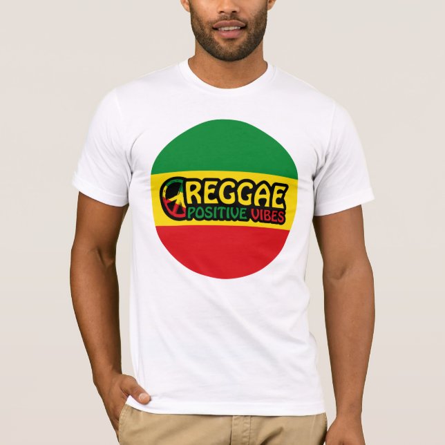 Camiseta Reggae Music com vibrações positivas e bandeira de (Frente)