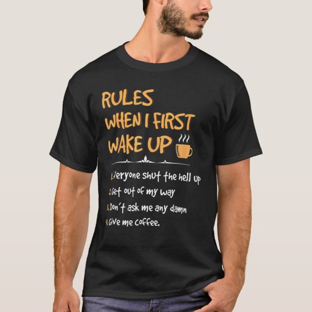 Camiseta Regras Quando Eu Acordar Me Dá Cafeína Cafeine (Frente)