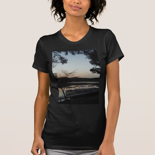 Camiseta Regulação do Sol, Lua Ascensão sobre o Lago Arrohe (Frente)