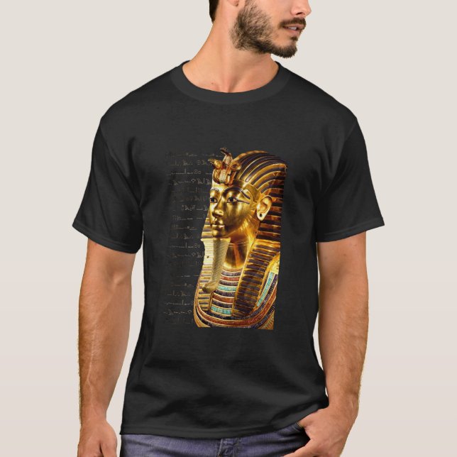 Camiseta Rei Tutankhamun com Hieroglifos Dourados e Negros (Frente)