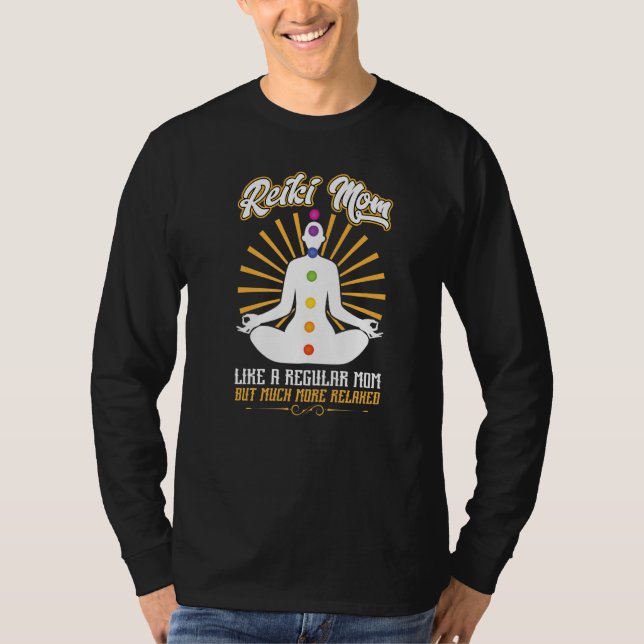 Camiseta Reiki Mom  Like A Regular Mom But Much More Relaxe (Frente)