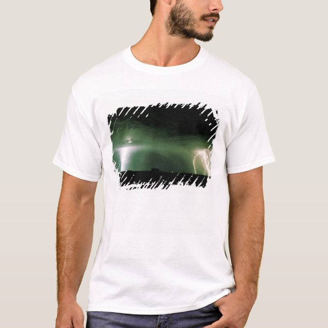 Camiseta Relâmpago. (Frente)