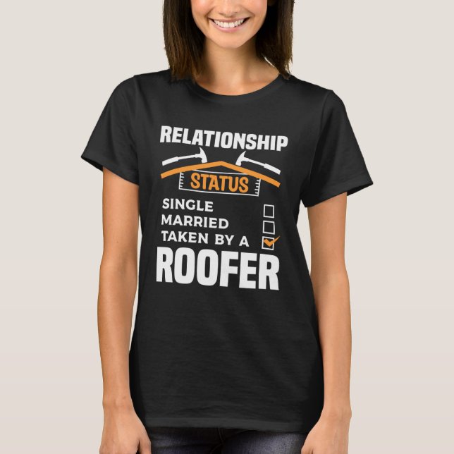 Camiseta Relationship Status Single Married Taken By A Roof (Frente)