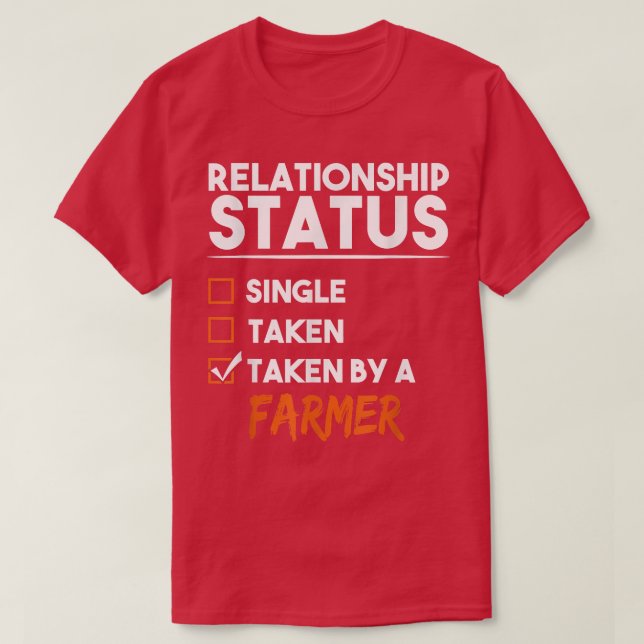 Camiseta Relationship Status Taken By A Farmer Funny Sarcas (Frente do Design)