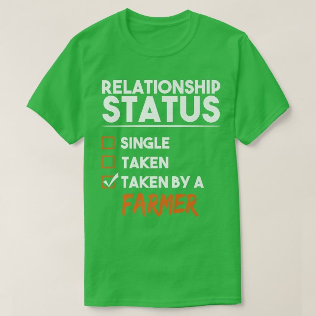 Camiseta Relationship Status Taken By A Farmer Funny Sarcas (Frente do Design)