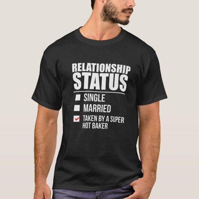 Camiseta Relationship Status Taken Super Hot Baker Valentin (Frente)