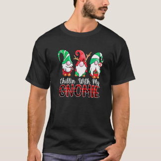 Camiseta Relaxando Com Meu Gnome de Natal Família Combinand