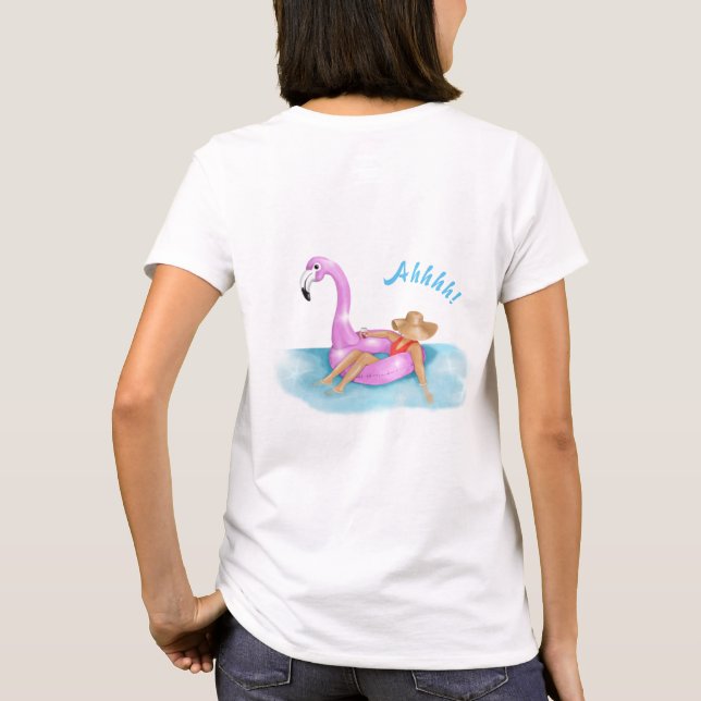 Camiseta Relaxando em uma piscina num flamingo rosa flutuan (Verso)