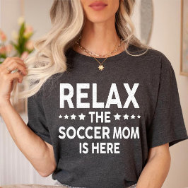 Camiseta Relaxe A Mãe Do Futebol Está Aqui