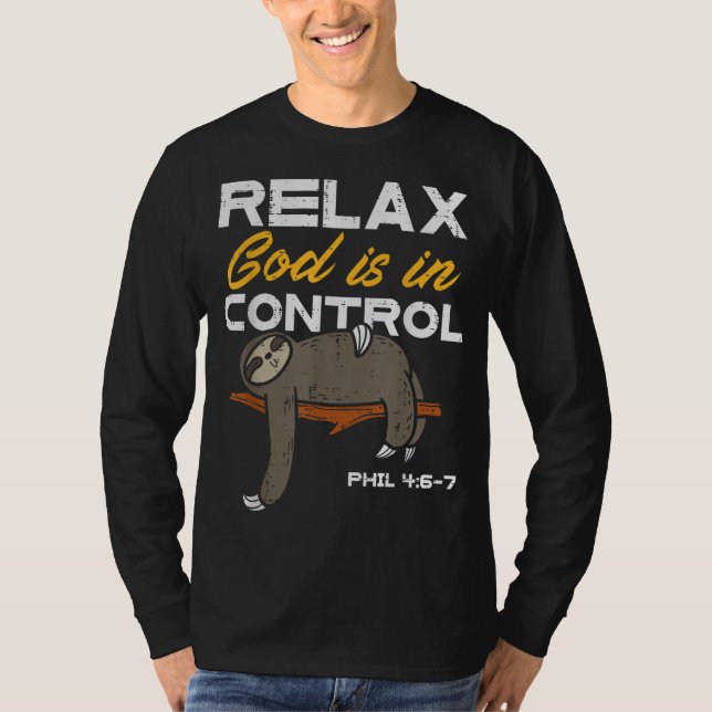 Camiseta Relaxe Deus Está No Controle Dos Homens Cristãos (Frente)
