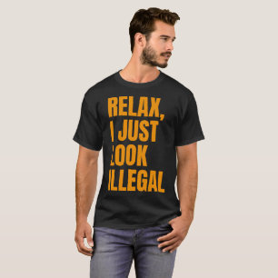 Camiseta Relaxe, Eu Só Pareço Ilegal Engraçado Sarcástico