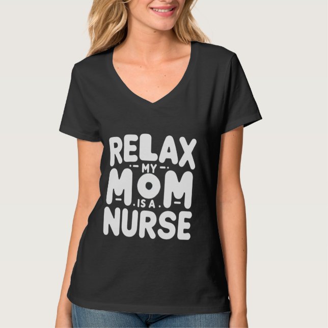 Camiseta Relaxe Minha Mãe É Enfermeira. (Frente)
