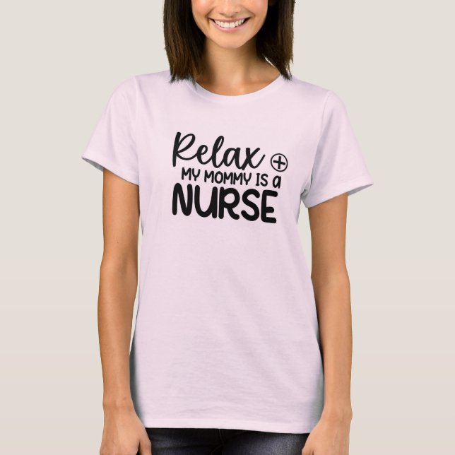 Camiseta Relaxe minha mamãe é enfermeira (Frente)
