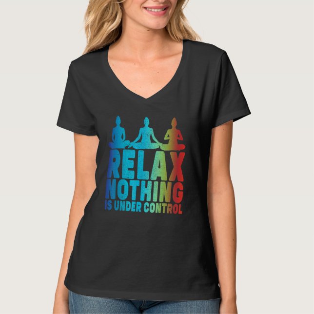 Camiseta Relaxe Nada Está Sob Controle De Yoga (Frente)