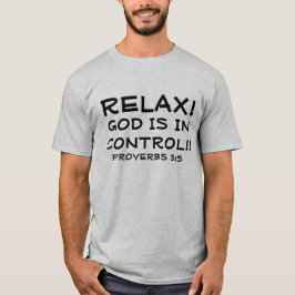 Camiseta Relaxe o deus está no t-shirt do verso da bíblia