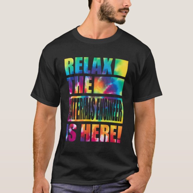 Camiseta Relaxe O Engenheiro De Materiais Está Aqui (Frente)
