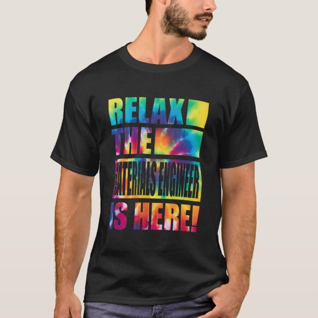 Camiseta Relaxe O Engenheiro De Materiais Está Aqui (Frente)