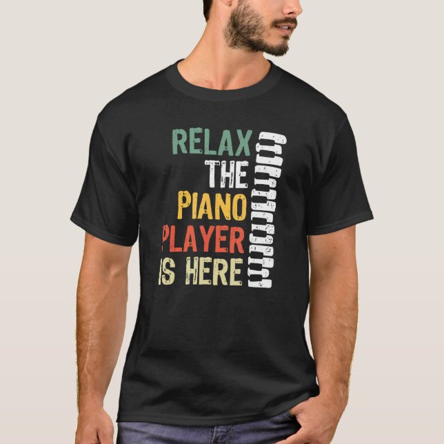 Camiseta Relaxe O Piano Player Está Aqui (Frente)