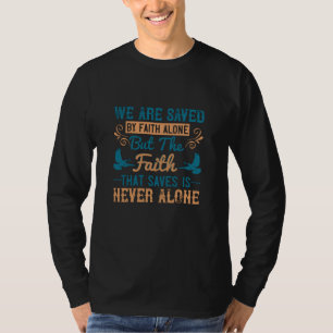 Camiseta Religião - A Fé Que Salva Nunca Está Sozinha