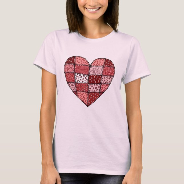 Camiseta Remendo de Coração em Patchwork no Estilo de Arte  (Frente)