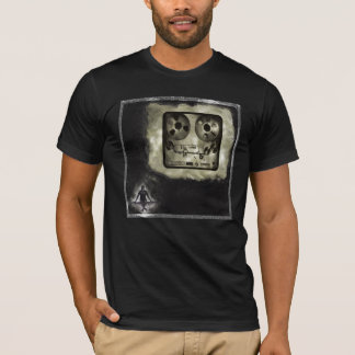 Camiseta remixed em um T preto